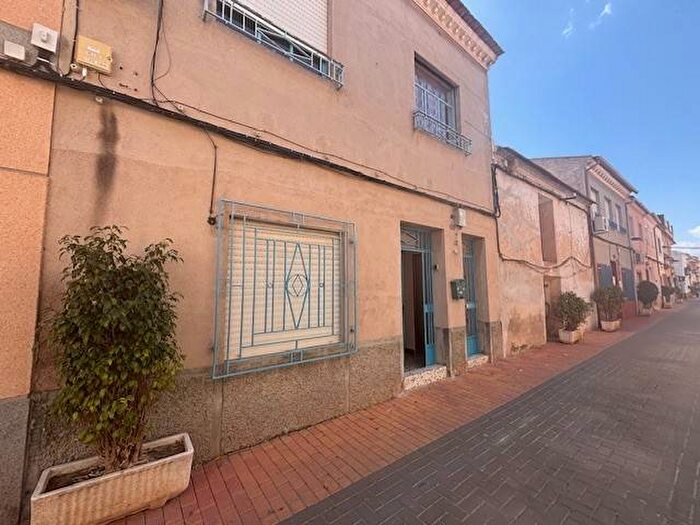 Casas en venta y pisos alquiler - 1