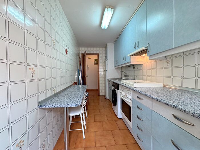 Casas en venta y pisos alquiler - 3