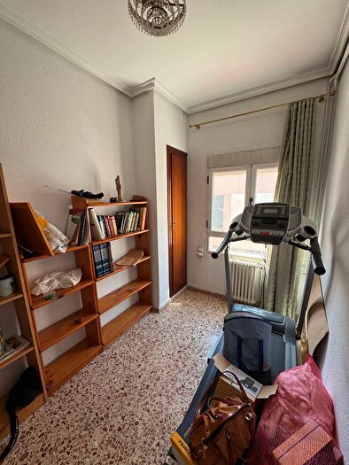 Casas en venta y pisos alquiler - 3