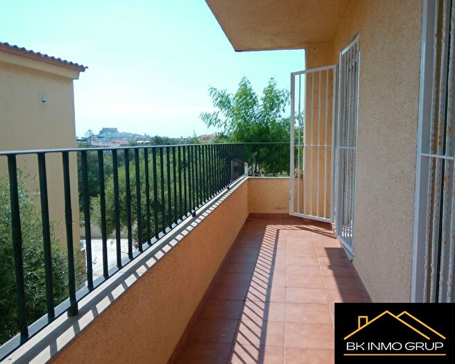 Casas en venta y pisos alquiler - 3