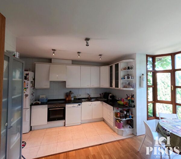 Casas en venta y pisos alquiler - 3