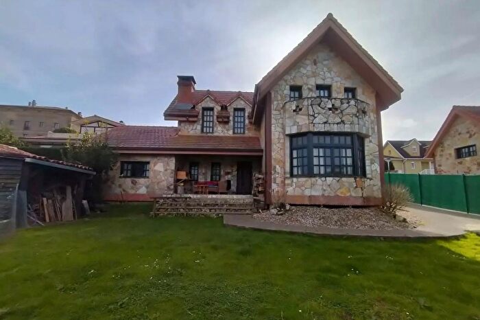 Casa en venta en Meruelo, Cantabria de 3 habitaciones