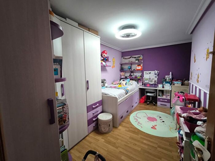 Casas en venta y pisos alquiler - 3
