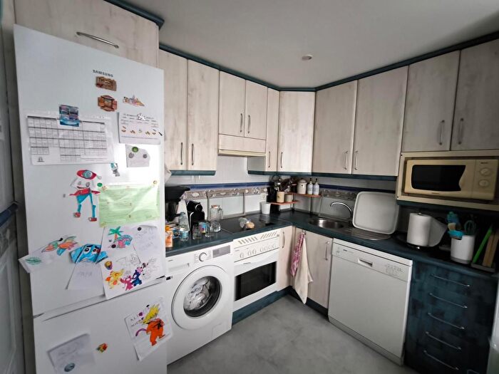 Casas en venta y pisos alquiler - 2