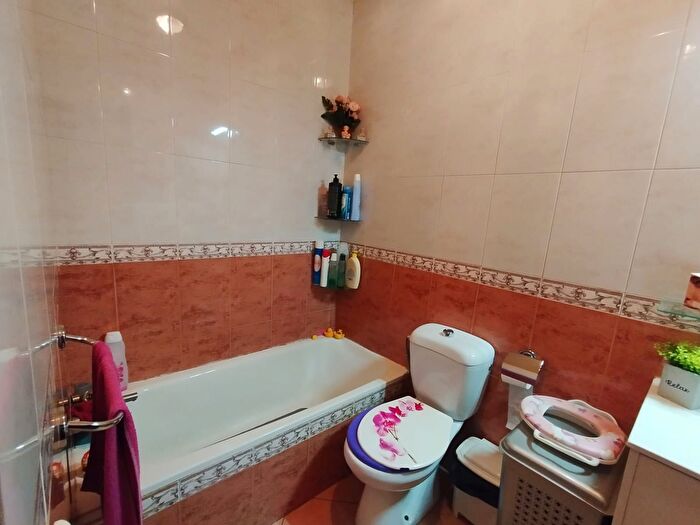 Casas en venta y pisos alquiler - 3