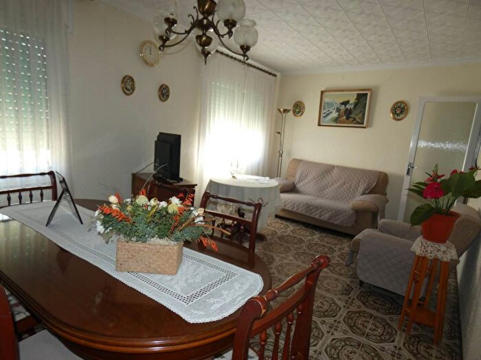 Casas en venta y pisos alquiler - 1