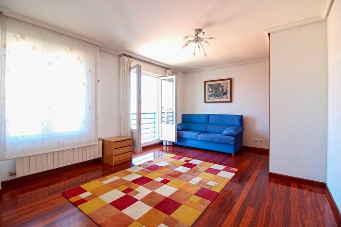 Casas en venta y pisos alquiler - 3