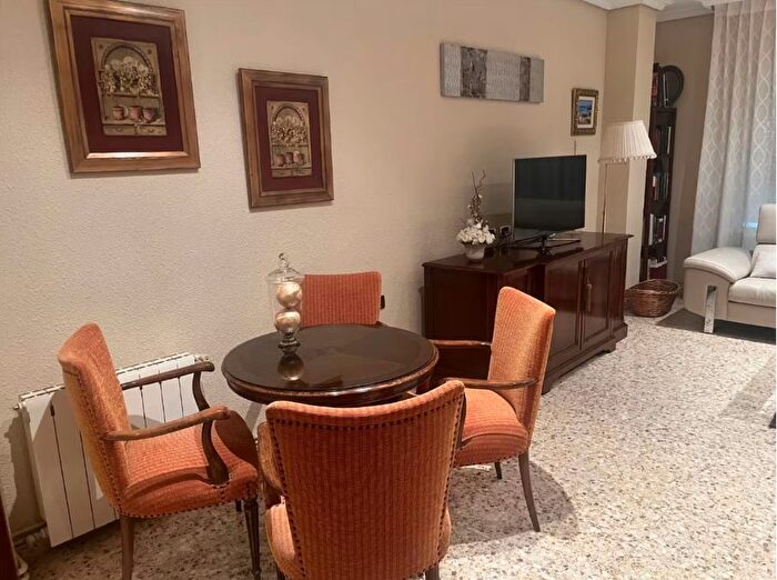 Casas en venta y pisos alquiler - 3