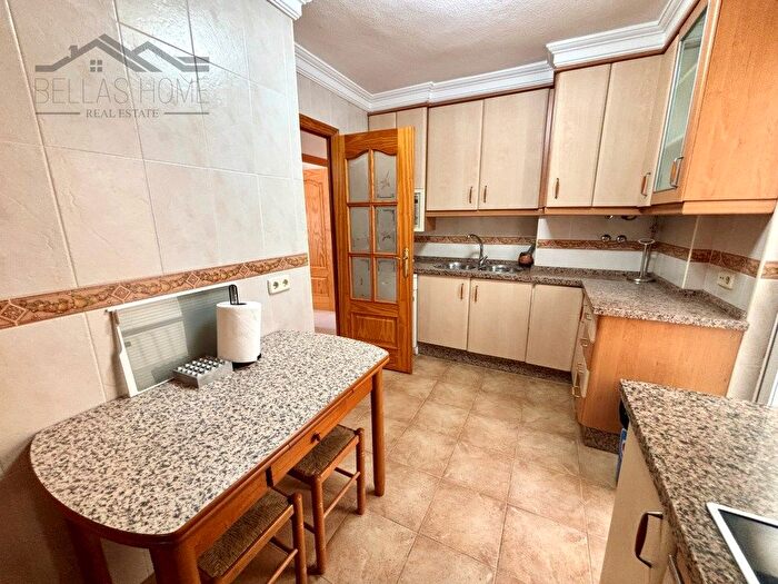 Casas en venta y pisos alquiler - 3