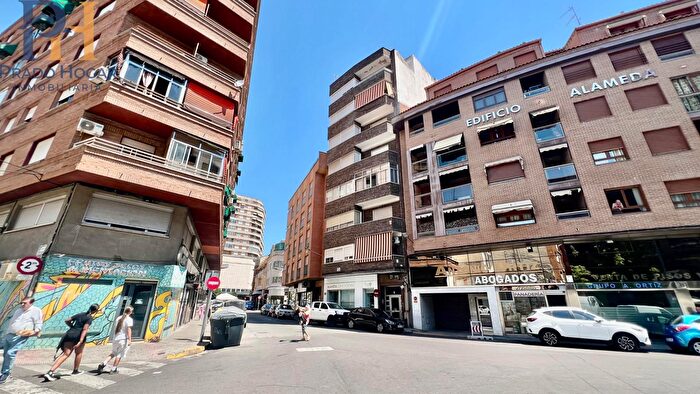 Casas en venta y pisos alquiler - 1