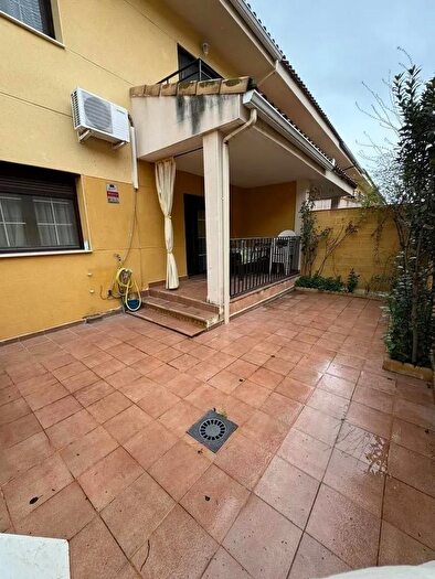 Casas en venta y pisos alquiler - 1