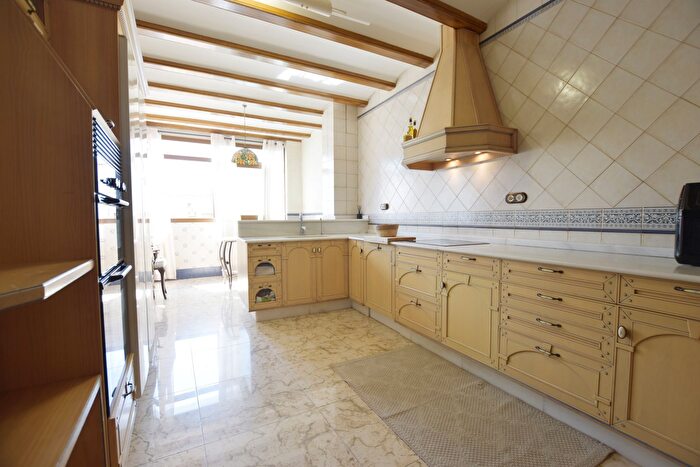 Casas en venta y pisos alquiler - 3