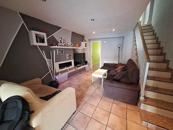 Casas en venta y pisos alquiler - 3