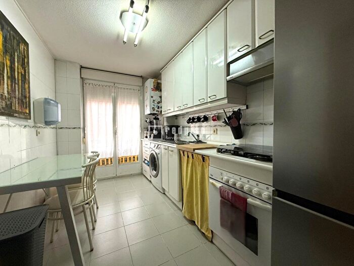 Casas en venta y pisos alquiler - 3