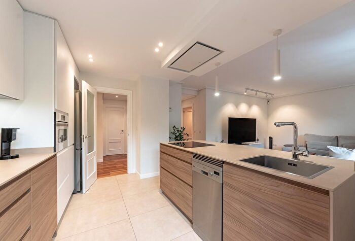 Casas en venta y pisos alquiler - 1