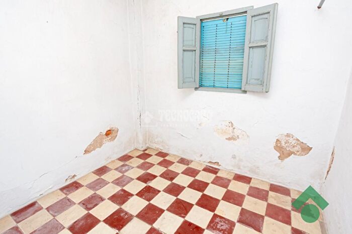 Casas en venta y pisos alquiler - 3