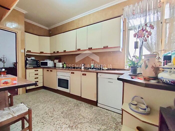 Casas en venta y pisos alquiler - 3