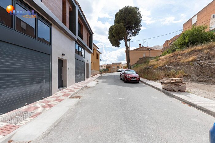 Casas en venta y pisos alquiler - 1