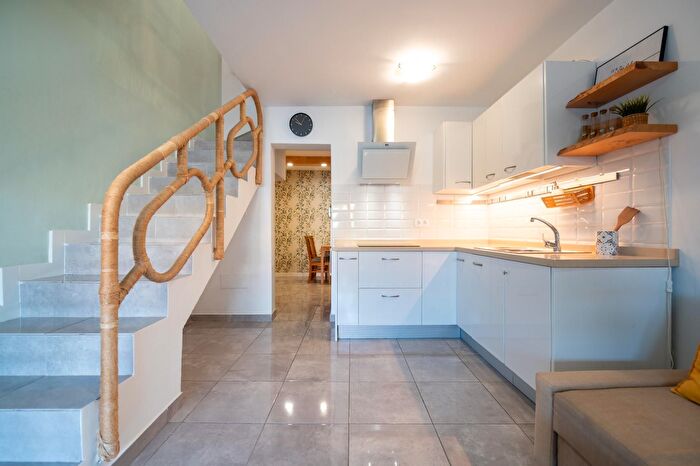 Casas en venta y pisos alquiler - 3