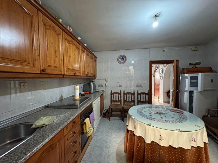 Casas en venta y pisos alquiler - 3