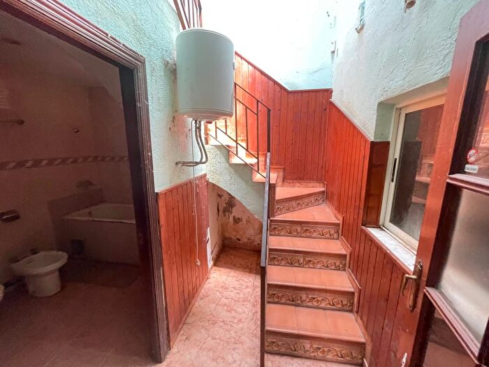 Casas en venta y pisos alquiler - 3