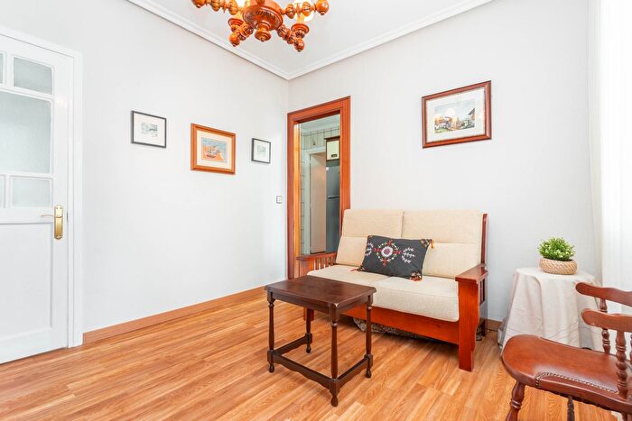 Casas en venta y pisos alquiler - 3