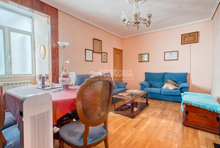 Casas en venta y pisos alquiler - 3