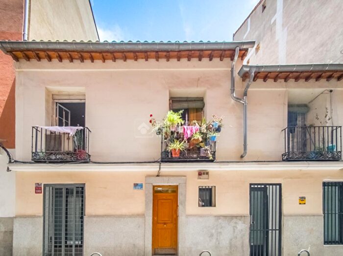 Casas en venta y pisos alquiler - 1