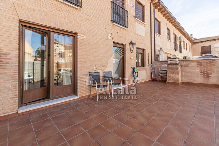 Casas en venta y pisos alquiler - 1