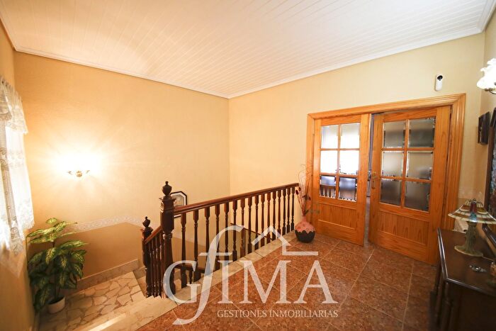 Casas en venta y pisos alquiler - 1
