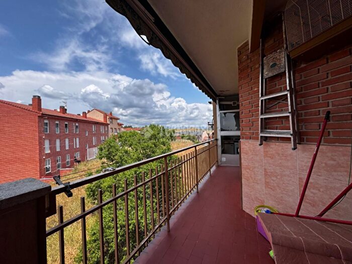 Casas en venta y pisos alquiler - 3