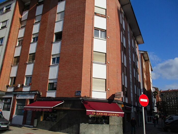 Casas en venta y pisos alquiler - 1