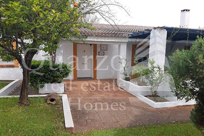 Casa en venta en Herrera de Alcántara, Cáceres de 3 habitaciones