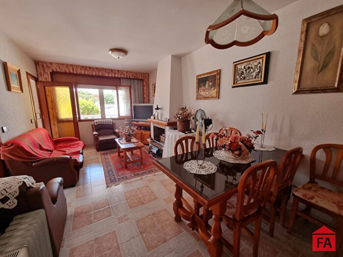 Casas en venta y pisos alquiler - 3