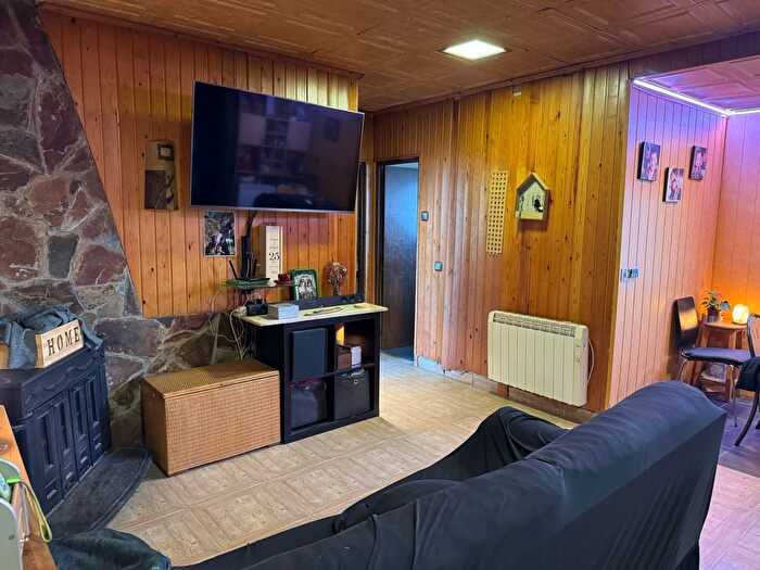 Casas en venta y pisos alquiler - 3