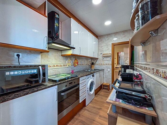 Casas en venta y pisos alquiler - 3
