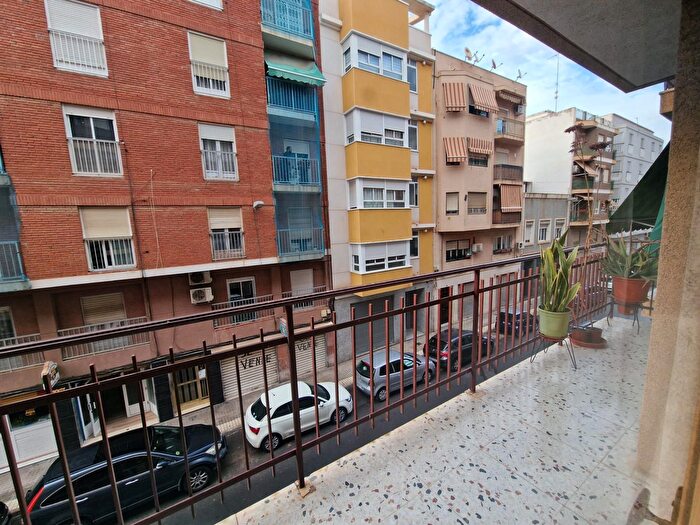 Casas en venta y pisos alquiler - 3