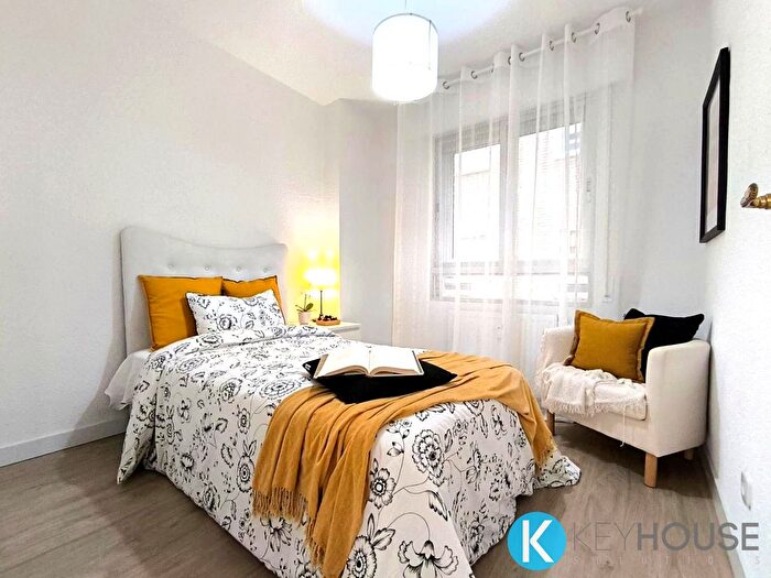 Casas en venta y pisos alquiler - 1