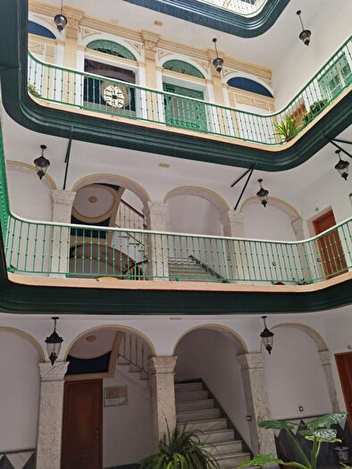 Casas en venta y pisos alquiler - 3