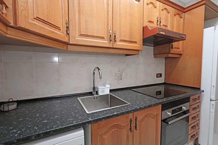 Casas en venta y pisos alquiler - 3