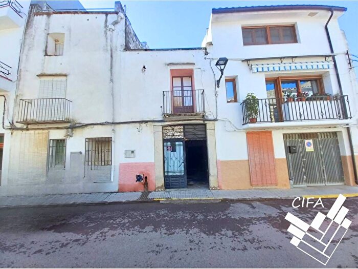 Casas en venta y pisos alquiler - 1
