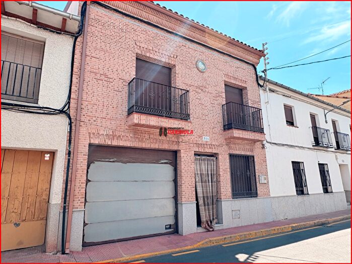 Casas en venta y pisos alquiler - 1