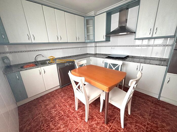 Casas en venta y pisos alquiler - 3