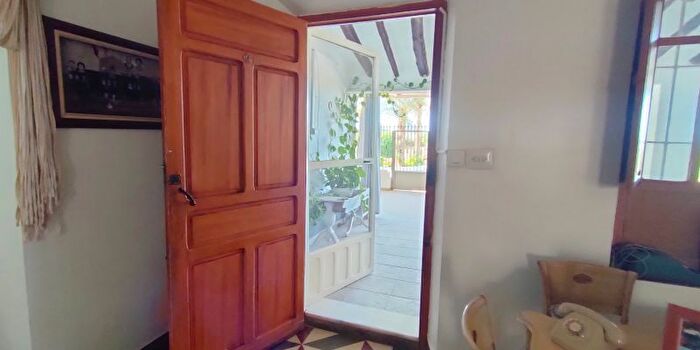 Casas en venta y pisos alquiler - 3