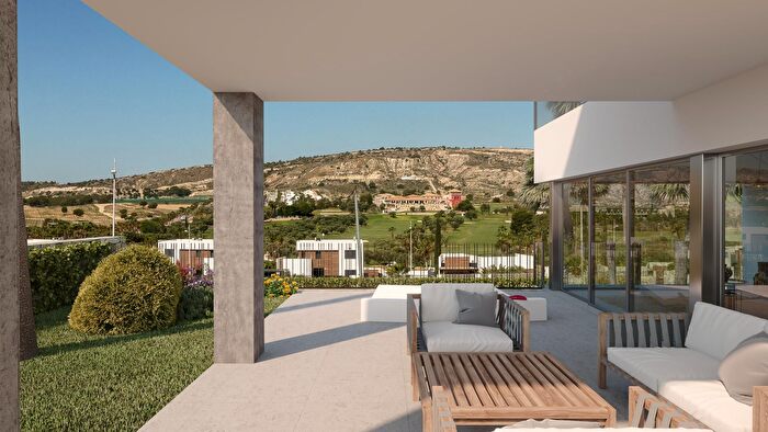 Casa en venta en Algorfa, Alicante de 4 habitaciones