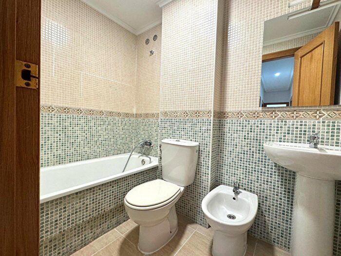 Casas en venta y pisos alquiler - 3