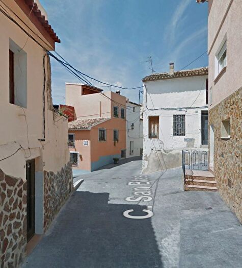 Casas en venta y pisos alquiler - 1