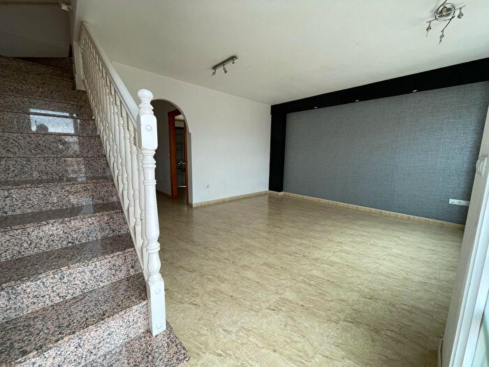 Casas en venta y pisos alquiler - 2