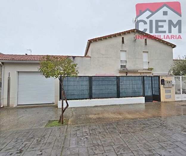 Casa en venta en Miajadas, Cáceres de 3 habitaciones