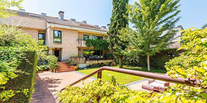 Casas en venta y pisos alquiler - 1